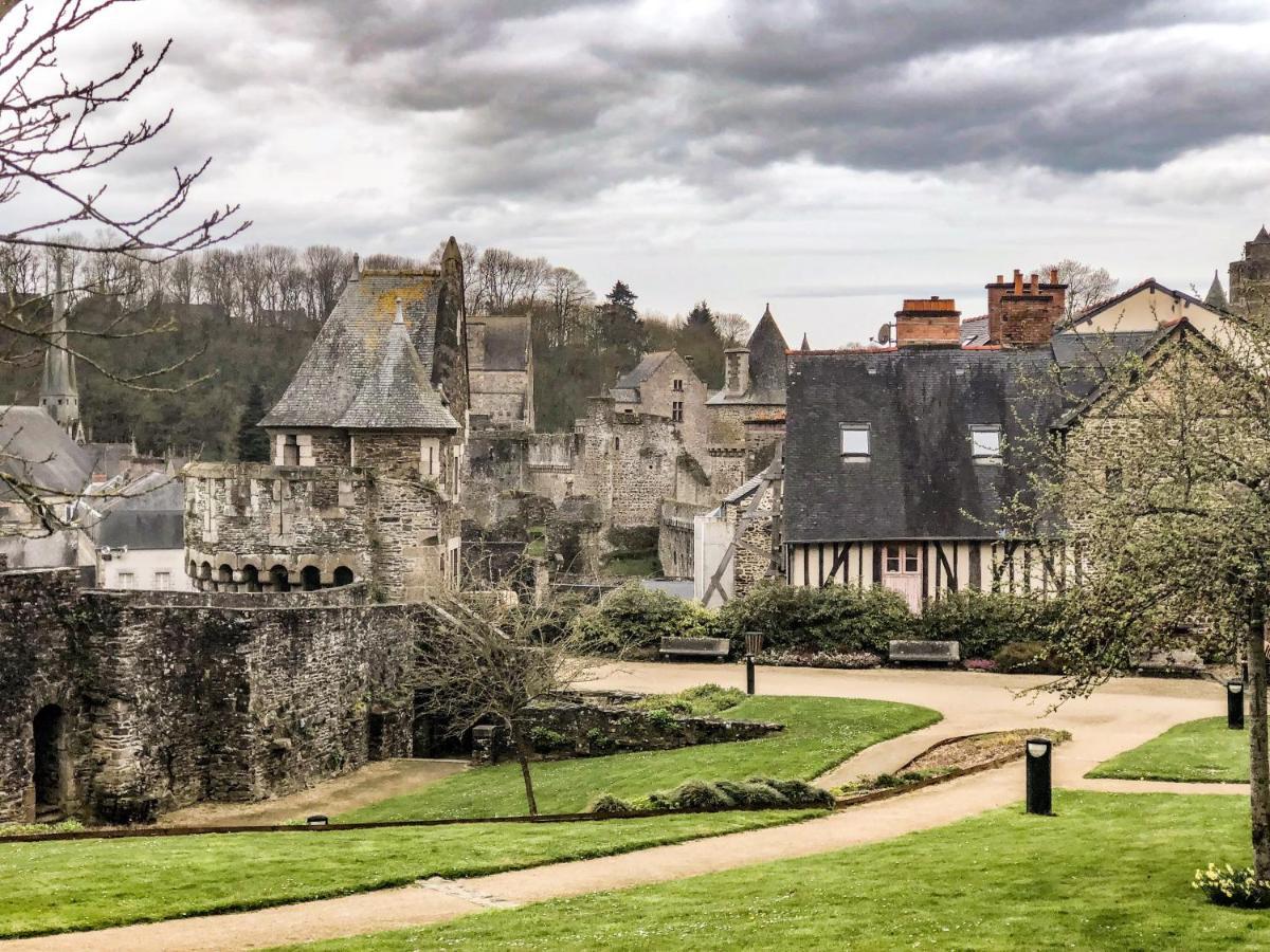 Chateau De Chambres Mont St Michel Saint-James Exterior foto